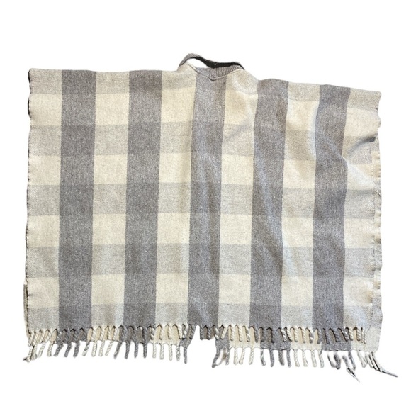 WOMENS Plaid Grey and Beige Fringe Collared Pancho - Picture 2 of 8